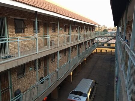 1 Bedroom Flat in Kempton Park Central