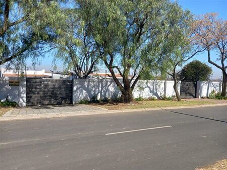 4 Bedroom House in Sunward Park