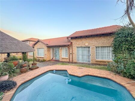 4 Bedroom Simplex in Highveld