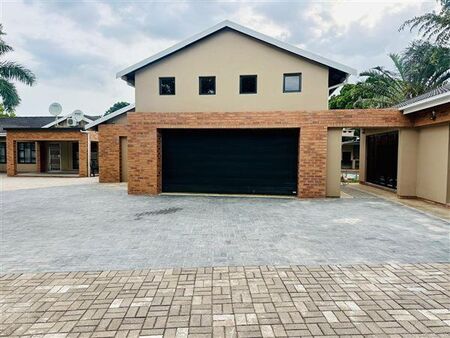 4 Bedroom House in Meerensee