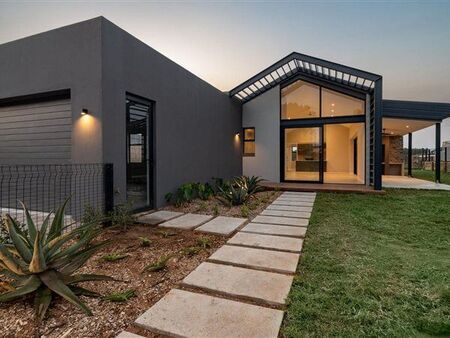 4 Bedroom House in Sheffield Beach