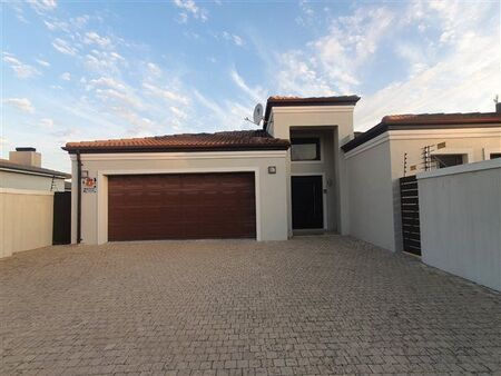 3 Bedroom House in Parklands