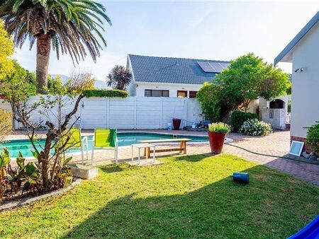 4 Bedroom House in Meadowridge