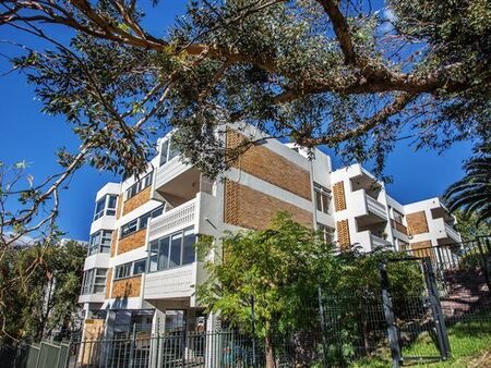 2 Bedroom Flat in Gardens
