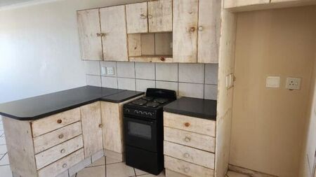 2 Bedroom flat to rent in Oudtshoorn Central