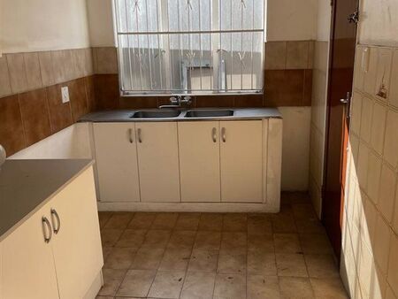 3 Bedroom Apartment in Bezuidenhout Valley