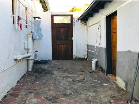 Bachelor apartment in Orange Grove