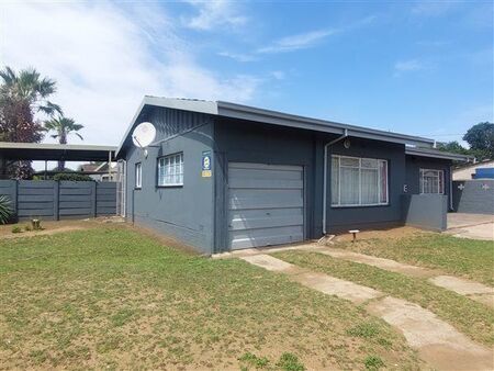 3 Bedroom House in Vanderbijlpark Cw