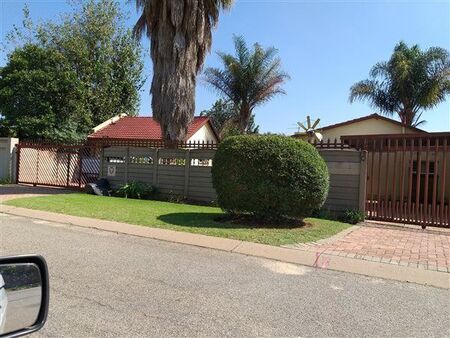 4 Bedroom House in Glen Marais