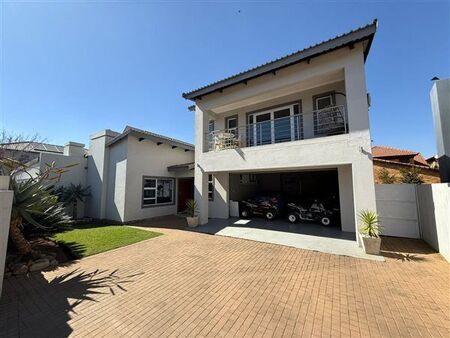 4 Bedroom House in Glen Eagles Estate