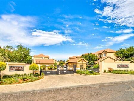 2 Bedroom Townhouse in Pomona