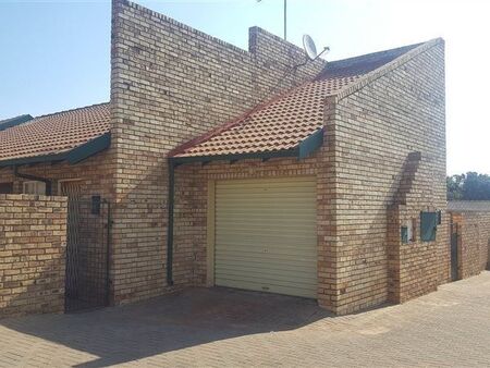3 Bedroom Simplex in Glen Marais