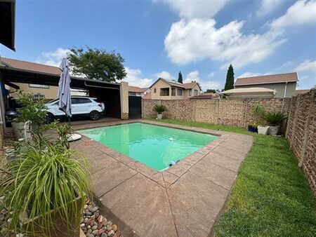 4 Bedroom House in Bardene