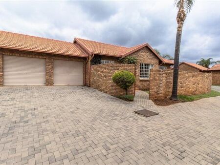 2 Bedroom Simplex in Rooihuiskraal