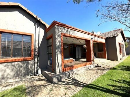 3 Bedroom House in Thatchfield