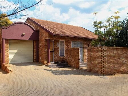 2 Bedroom Townhouse in Wierda Glen