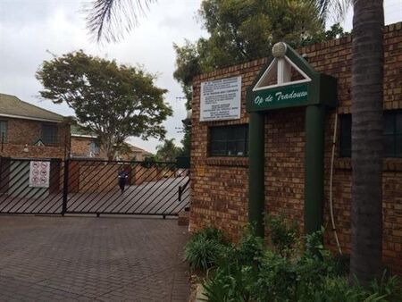 2 Bedroom Simplex in Die Hoewes