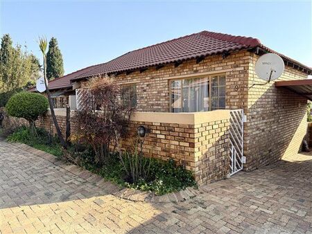 2 Bedroom Townhouse in Wilgeheuwel