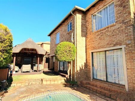3 Bedroom Townhouse in Wilgeheuwel