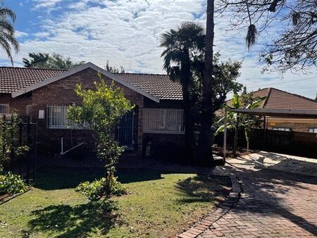 3 Bedroom House in Elarduspark