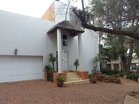 3 Bedroom House in Waterkloof Ridge