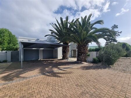 5 Bedroom House in Yzerfontein