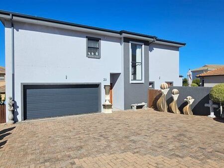 4 Bedroom House in Hartenbos Heuwels