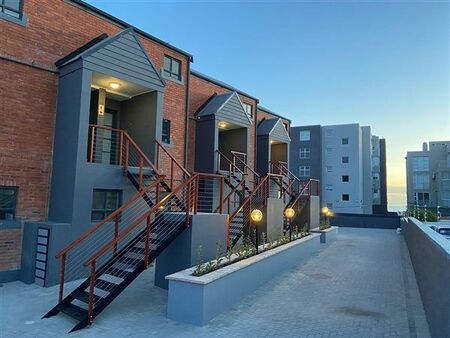 2 Bedroom Apartment in Bloubergstrand