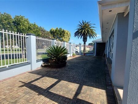 5 Bedroom House in Panorama
