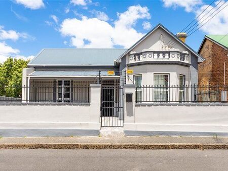 8 Bedroom House in Observatory
