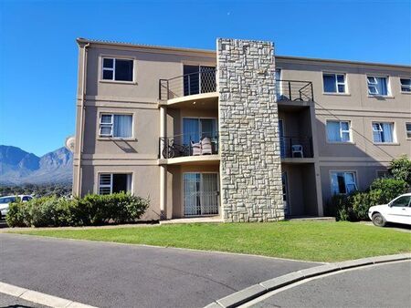 2 Bedroom Apartment in Sir Lowrys Pass