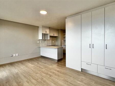 Studio apartment in Somerset West Central