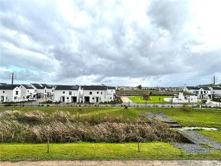 2 Bedroom Apartment in Somerset West Central