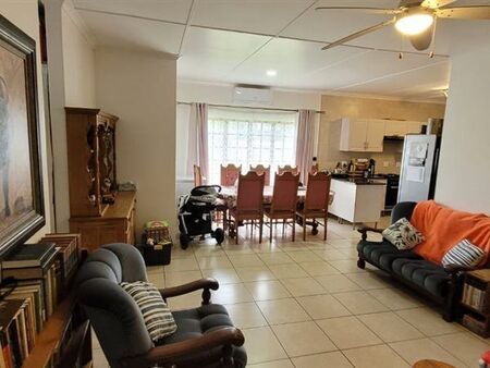 2 Bedroom House in Meerensee