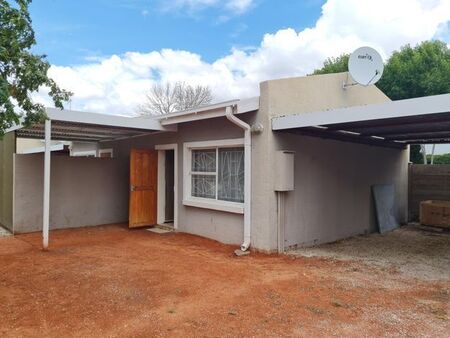 1 Bedroom flat to rent in Olyfvenhoudtsdrift, Upington