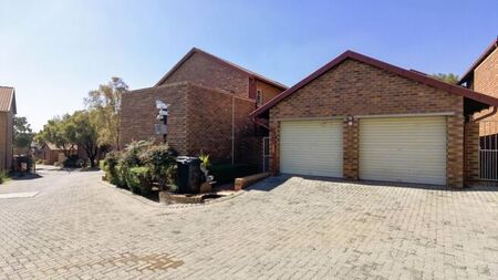 2 Bedroom townhouse - sectional to rent in The Reeds, Centurion
