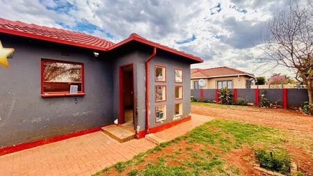 2 Bedroom house to rent in The Orchards, Akasia