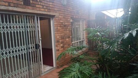 1 Bedroom bachelor apartment to rent in Fairland, Randburg