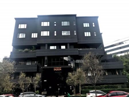 1 Bedroom bachelor apartment to rent in Sandton Central