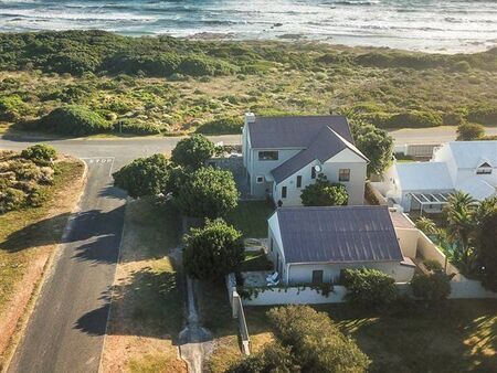 5 Bedroom House in Sandbaai