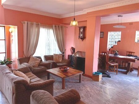 4 Bedroom House in Surrey Estate