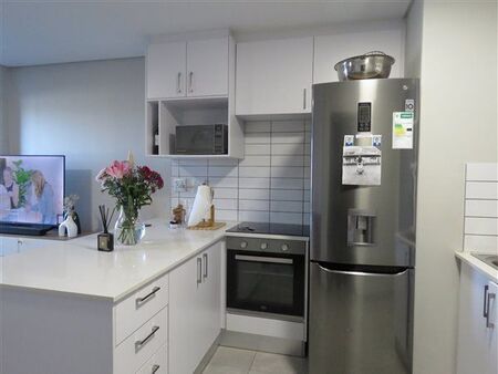 1 Bedroom Apartment in Somerset West Central
