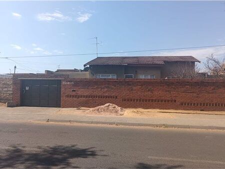 2 Bedroom House in Orlando East