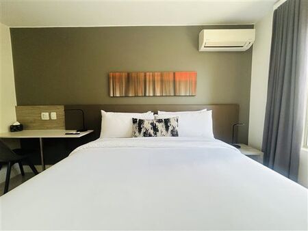 1 Bedroom Apartment in Rosebank