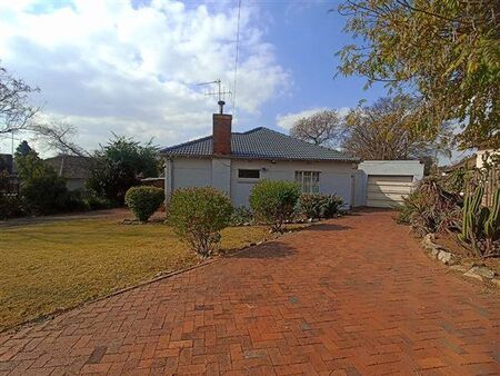 3 Bedroom House in Sunningdale