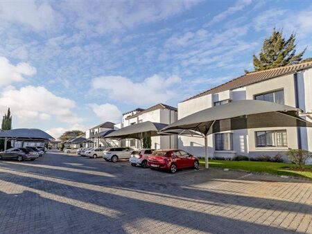 3 Bedroom Apartment in Douglasdale