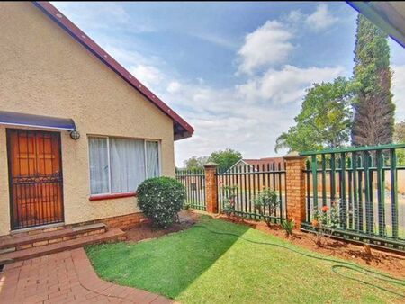 1 Bedroom Apartment in Van Riebeeck Park