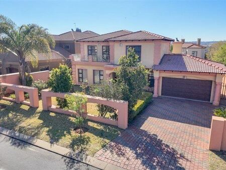 4 Bedroom House in Blue Valley Golf Estate