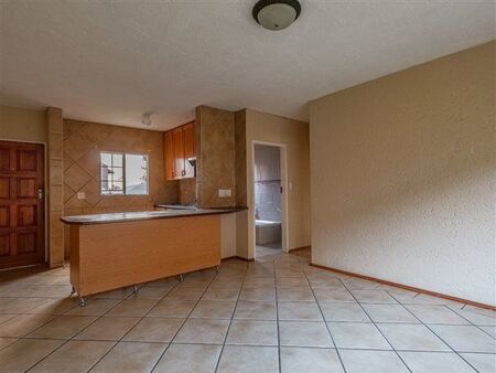2 Bedroom Apartment in Die Hoewes
