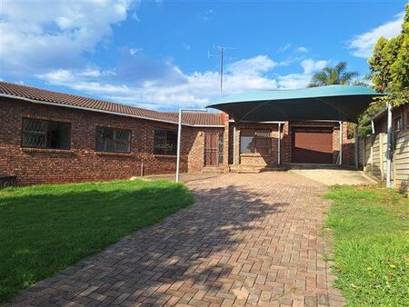 4 Bedroom House in Strelitzia Park